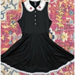 Dress Hot Topic Mushroom with White Lace Collar Lrg